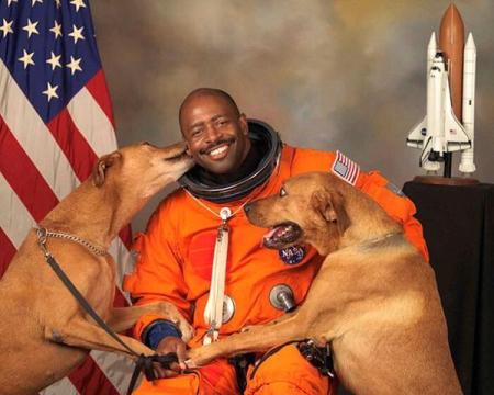 astronaut leland melvin picture with dogs