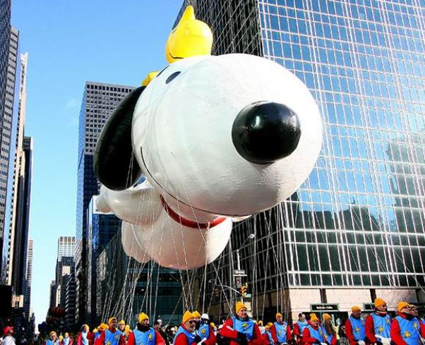 snoopy balloon macy's thanksgiving parade